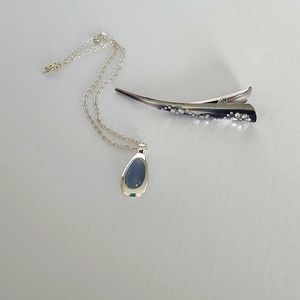 Ladies necklace with hair accessory